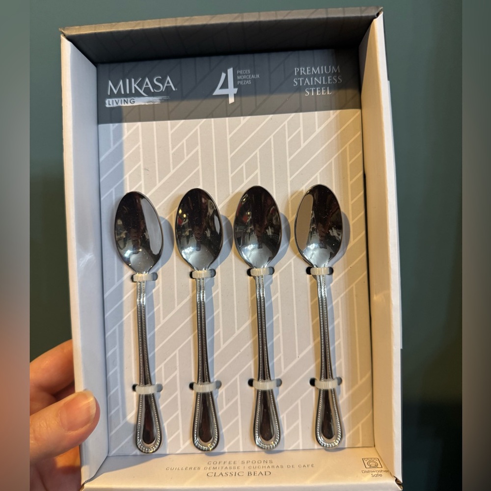 Mikasa Premium Stainless Steel set of 4 "Classic Bead" coffee spoons, New in Box